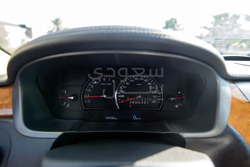 2011 كاديلاك دي تي اس بلاتينيوم