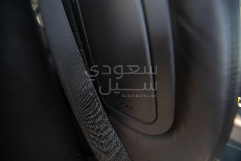 2011 كاديلاك دي تي اس بلاتينيوم