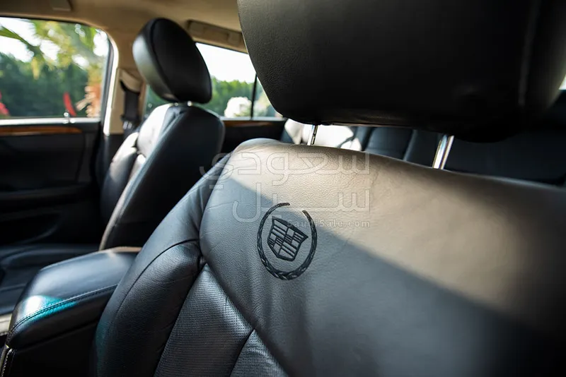 2011 كاديلاك دي تي اس بلاتينيوم