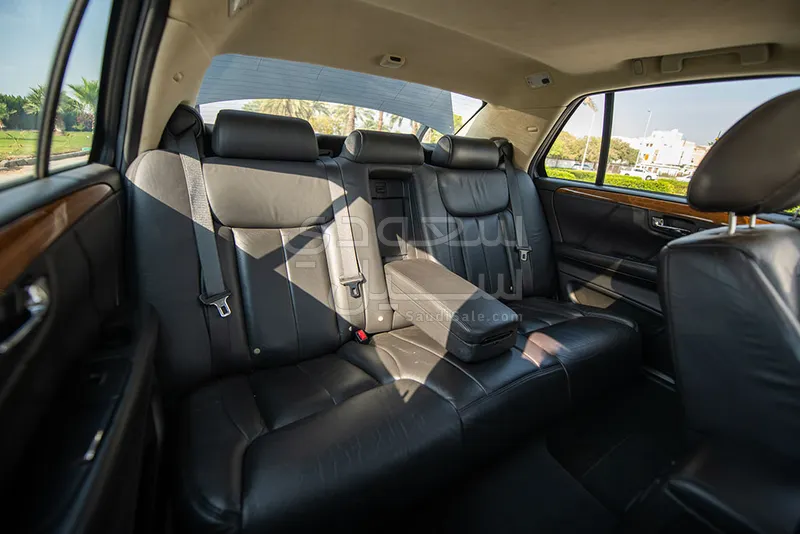 2011 كاديلاك دي تي اس بلاتينيوم