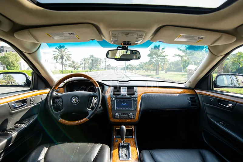 2011 كاديلاك دي تي اس بلاتينيوم