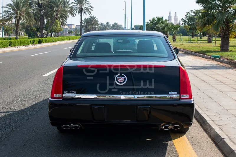 2011 كاديلاك دي تي اس بلاتينيوم