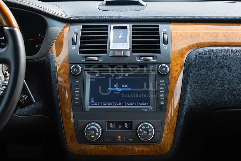 2011 كاديلاك دي تي اس بلاتينيوم