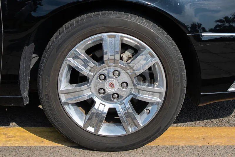 2011 كاديلاك دي تي اس بلاتينيوم