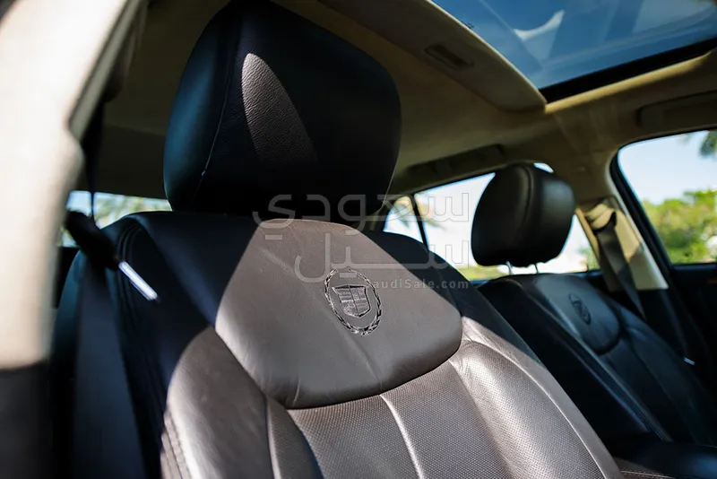 2011 كاديلاك دي تي اس بلاتينيوم