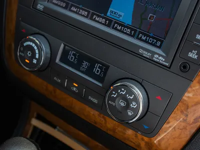 2011 كاديلاك دي تي اس بلاتينيوم