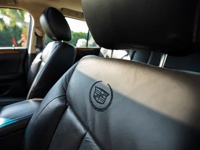 2011 كاديلاك دي تي اس بلاتينيوم