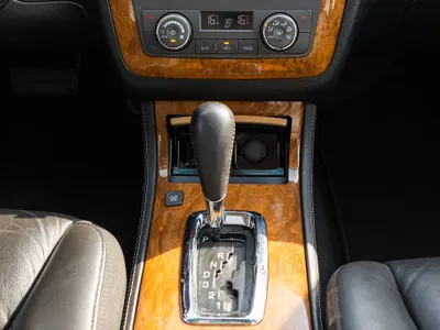 2011 كاديلاك دي تي اس بلاتينيوم