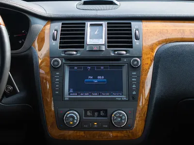 2011 كاديلاك دي تي اس بلاتينيوم