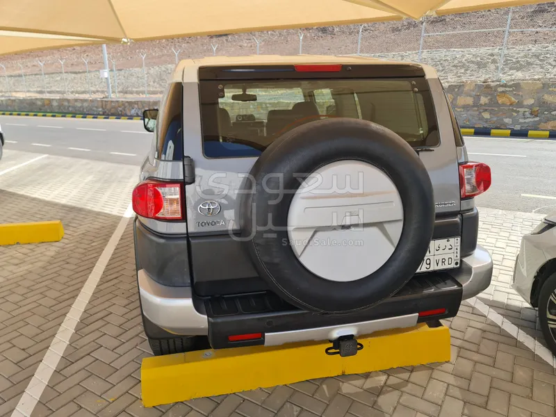 2017 تويوتا اف جي كروزر 2