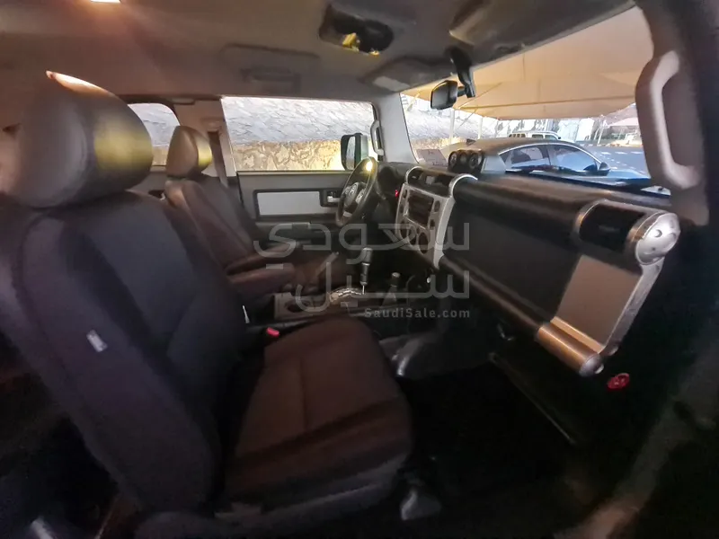 2017 تويوتا اف جي كروزر 2