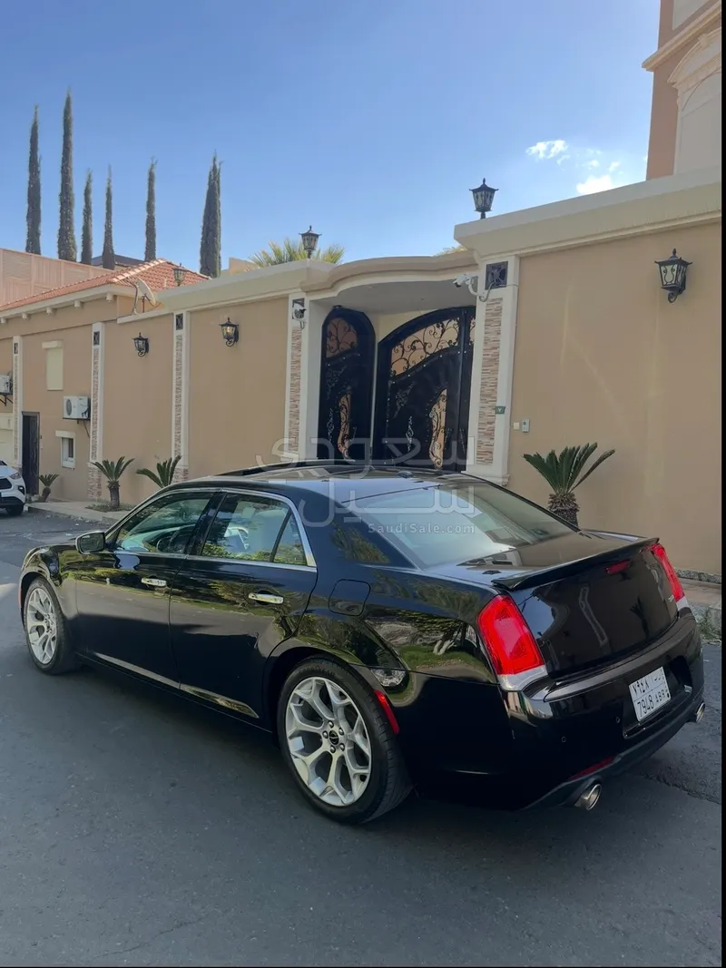 2021 كرايسلر 300 سي