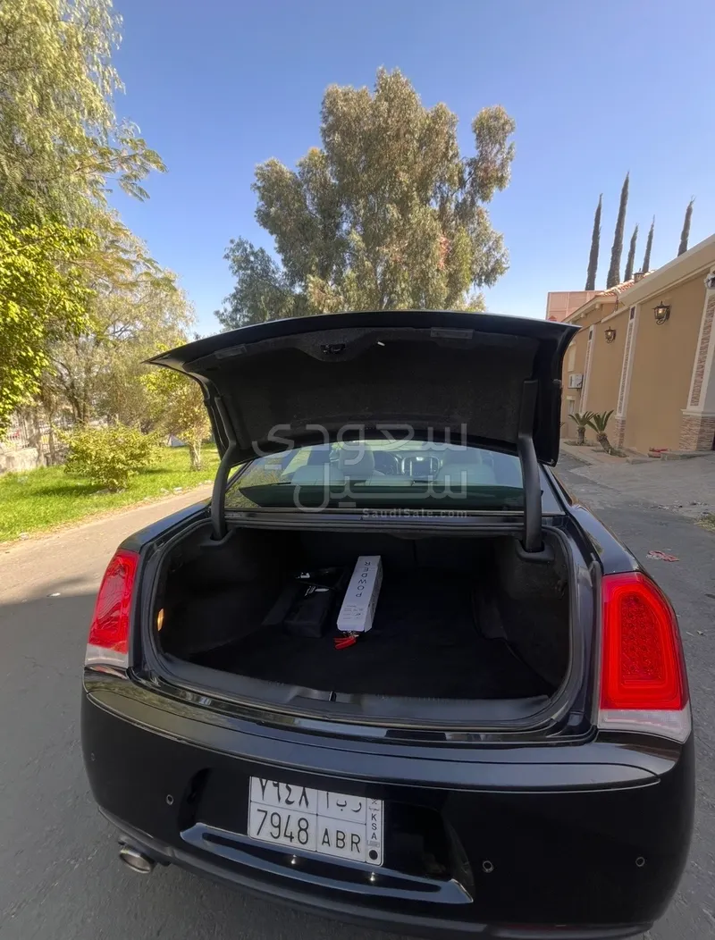 2021 كرايسلر 300 سي