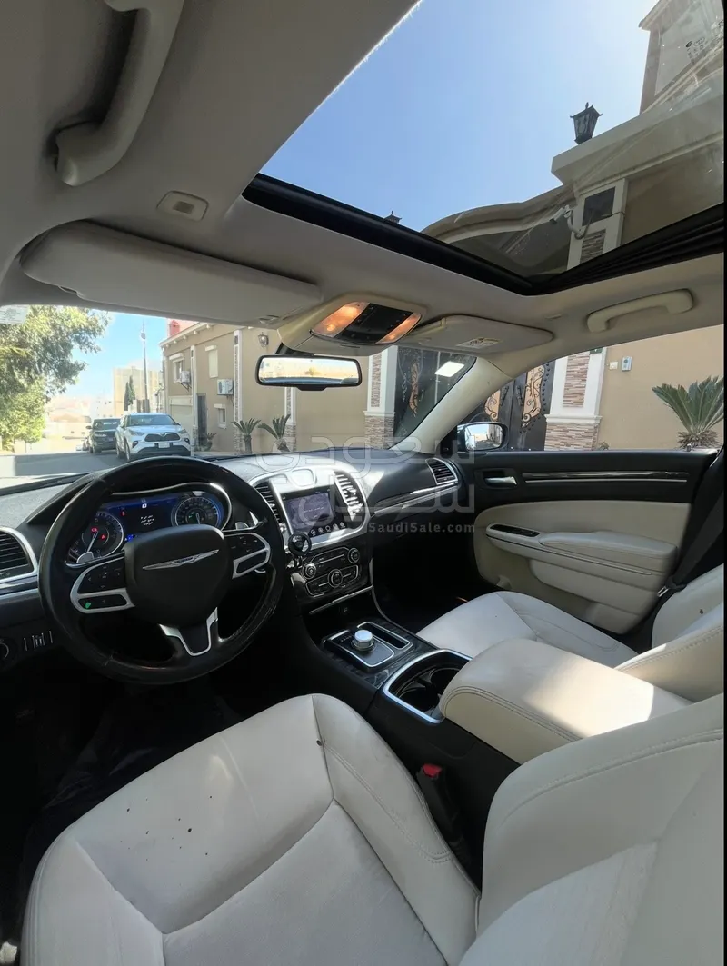 2021 كرايسلر 300 سي