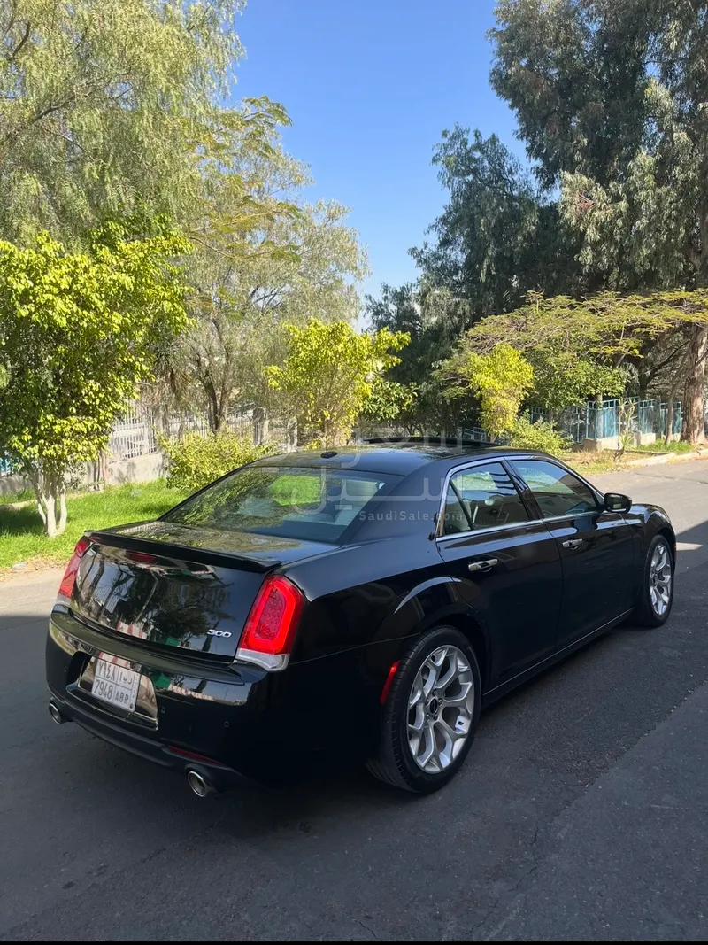 2021 كرايسلر 300 سي