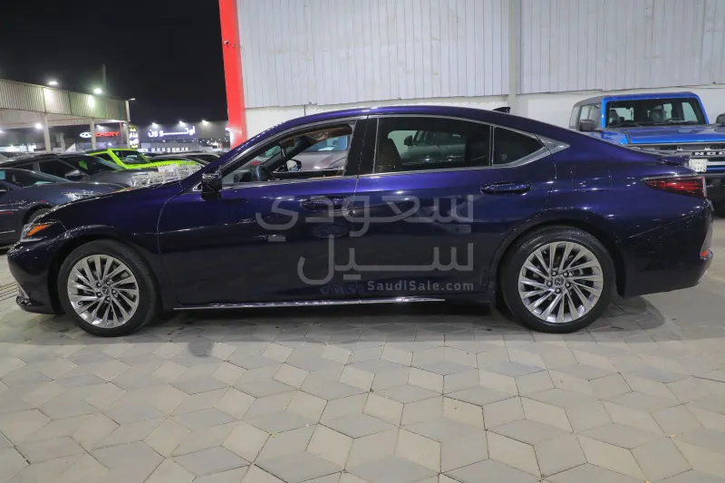 2023 لكزس إي إس 350 دي دي