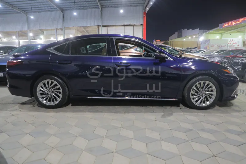 2023 لكزس إي إس 350 دي دي