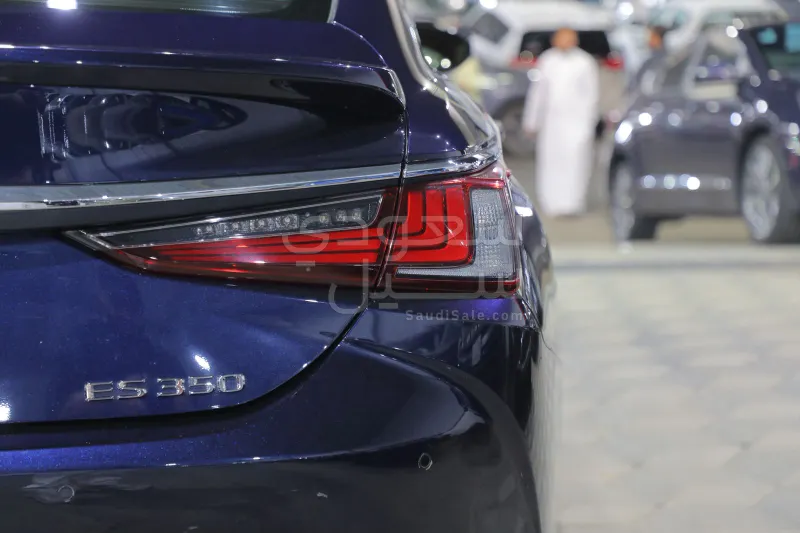 2023 لكزس إي إس 350 دي دي