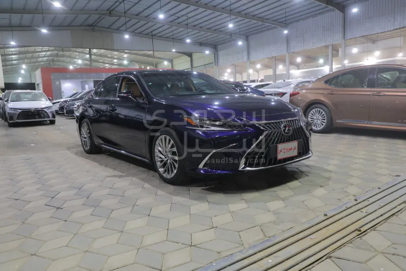 2023 لكزس إي إس 350 دي دي