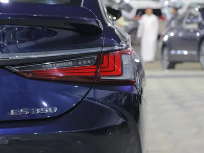 2023 لكزس إي إس 350 دي دي