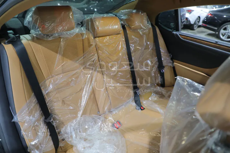 2025 لكزس إي إس 350