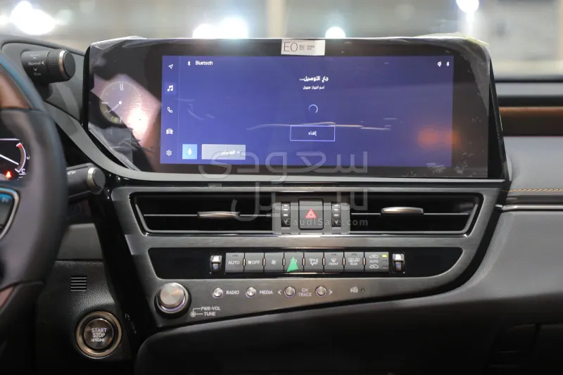 2025 لكزس إي إس 350