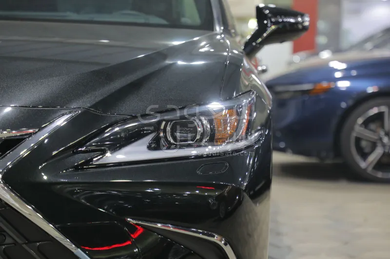 2025 لكزس إي إس 350