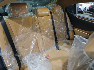 2025 لكزس إي إس 350