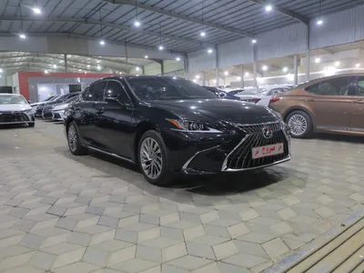 2025 لكزس إي إس 350