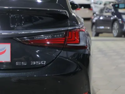 2025 لكزس إي إس 350