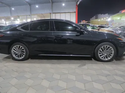 2025 لكزس إي إس 350