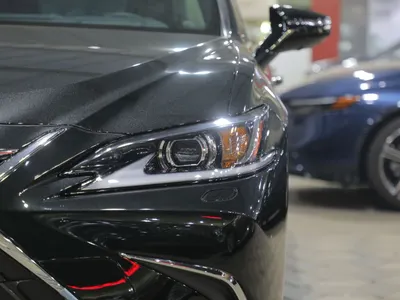 2025 لكزس إي إس 350