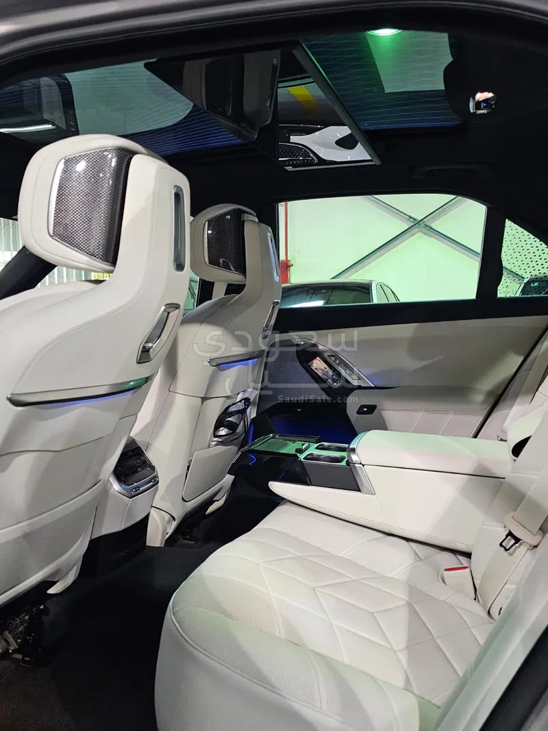 2026 بي ام دبليو الفئة السابعة 735أي