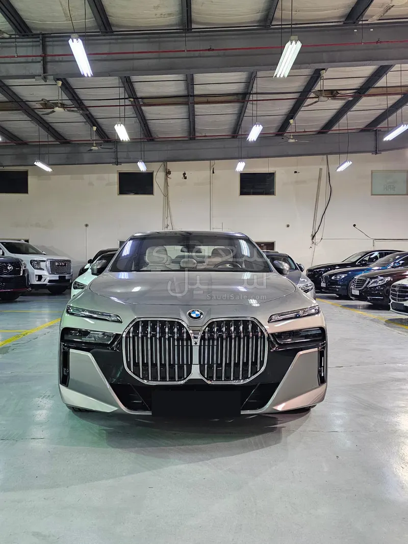 2026 بي ام دبليو الفئة السابعة 735أي