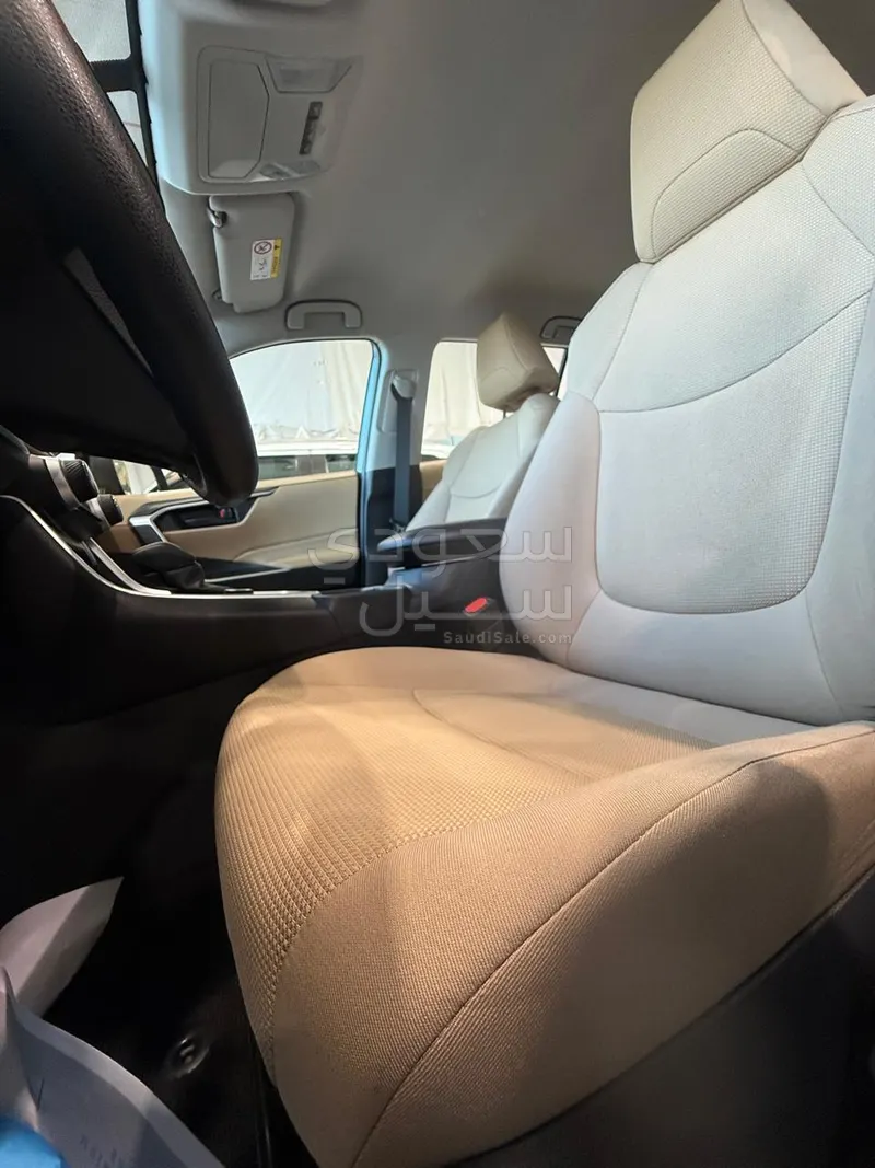 2021 تويوتا راف 4