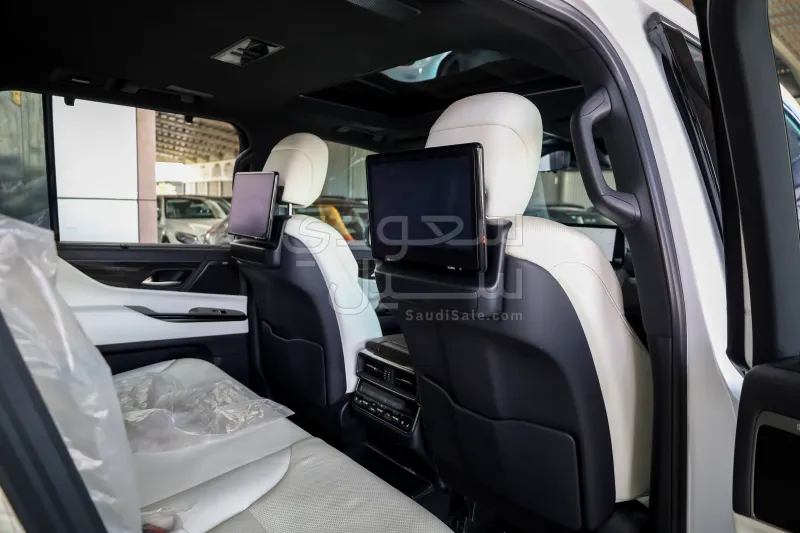 2023 لكزس إل إكس 600