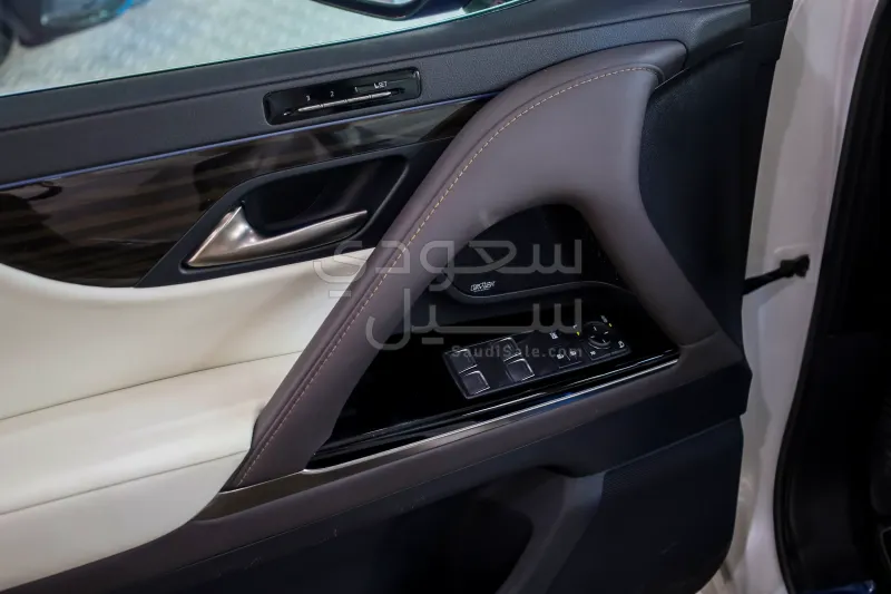 2023 لكزس إل إكس 600