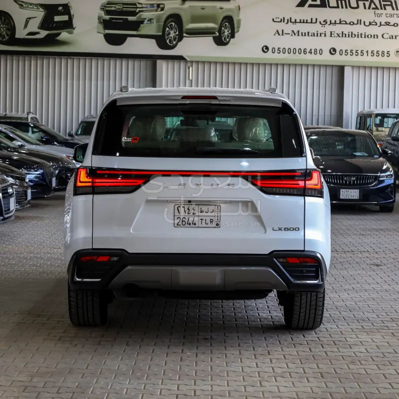 2023 لكزس إل إكس 600