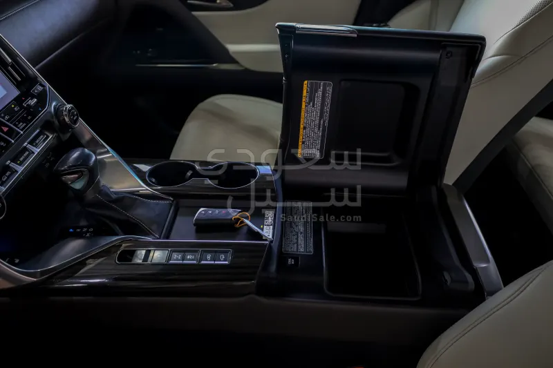 2023 لكزس إل إكس 600