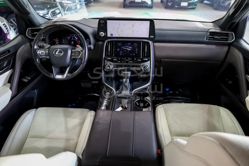 2023 لكزس إل إكس 600