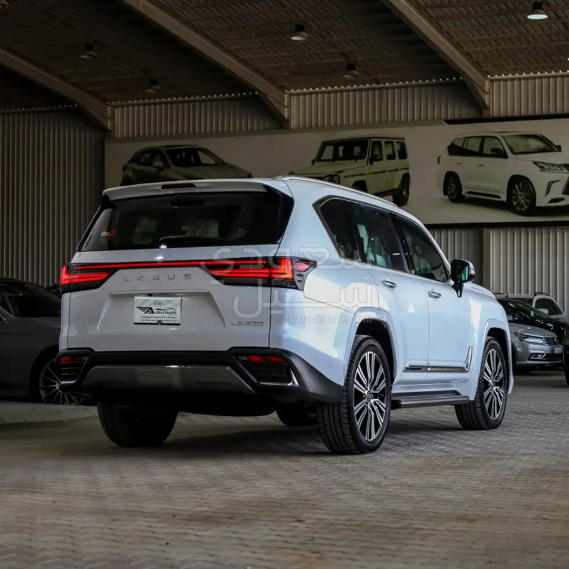 2023 لكزس إل إكس 600