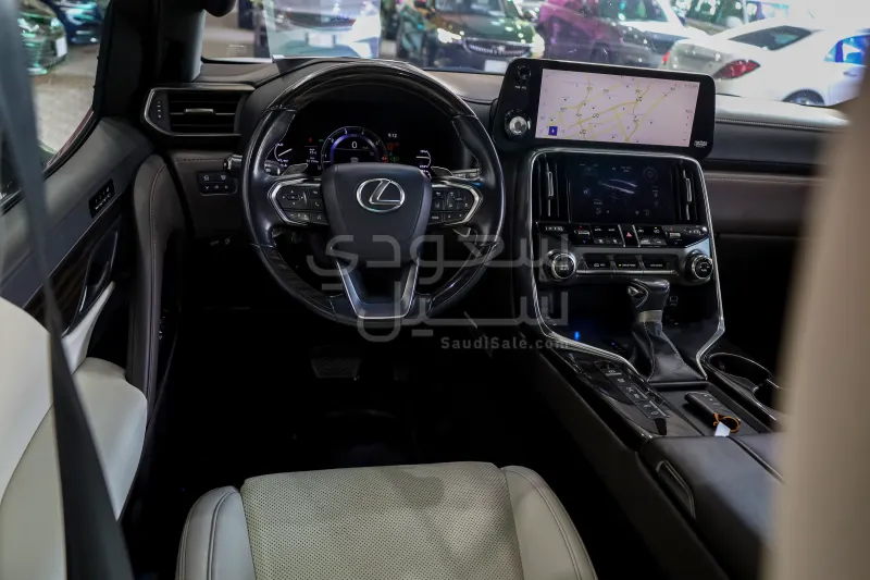 2023 لكزس إل إكس 600