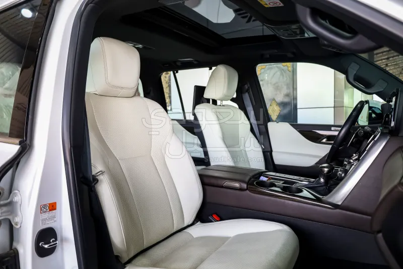 2023 لكزس إل إكس 600