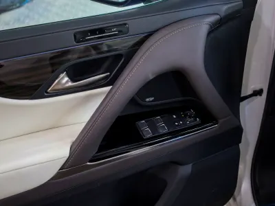 2023 لكزس إل إكس 600