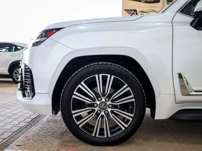 2023 لكزس إل إكس 600