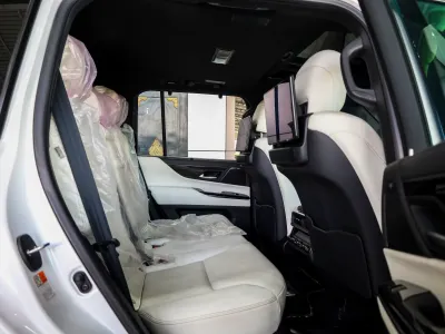 2023 لكزس إل إكس 600