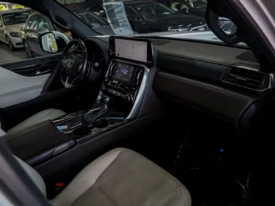 2023 لكزس إل إكس 600