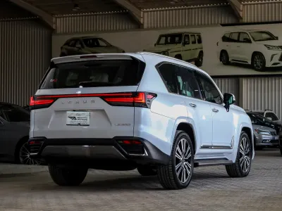 2023 لكزس إل إكس 600