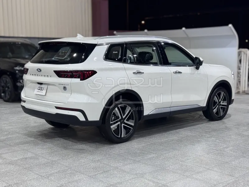 2026 فورد تيريتوري تيتانيوم بلس