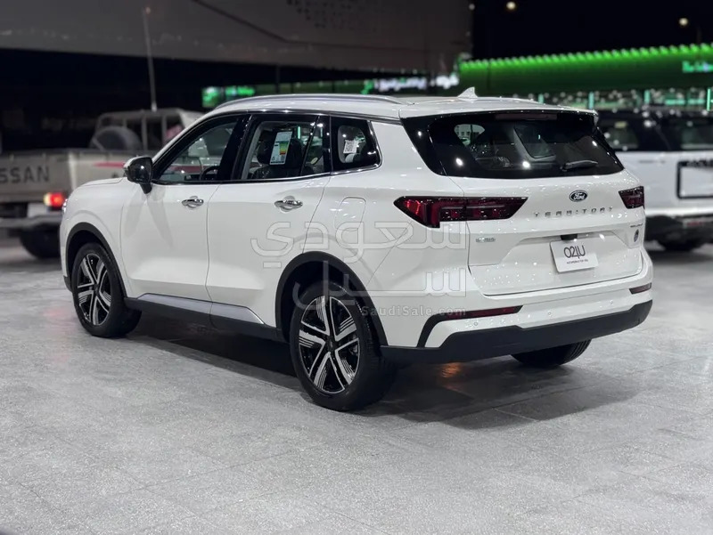 2026 فورد تيريتوري تيتانيوم بلس